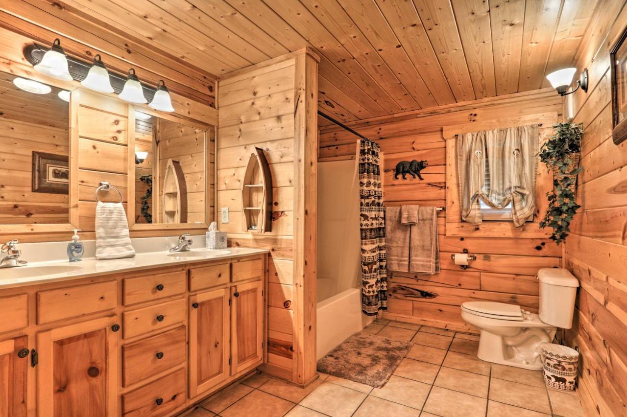 Pigeon Forge Cabin With Games, 1 Mi To Parkway! Екстериор снимка