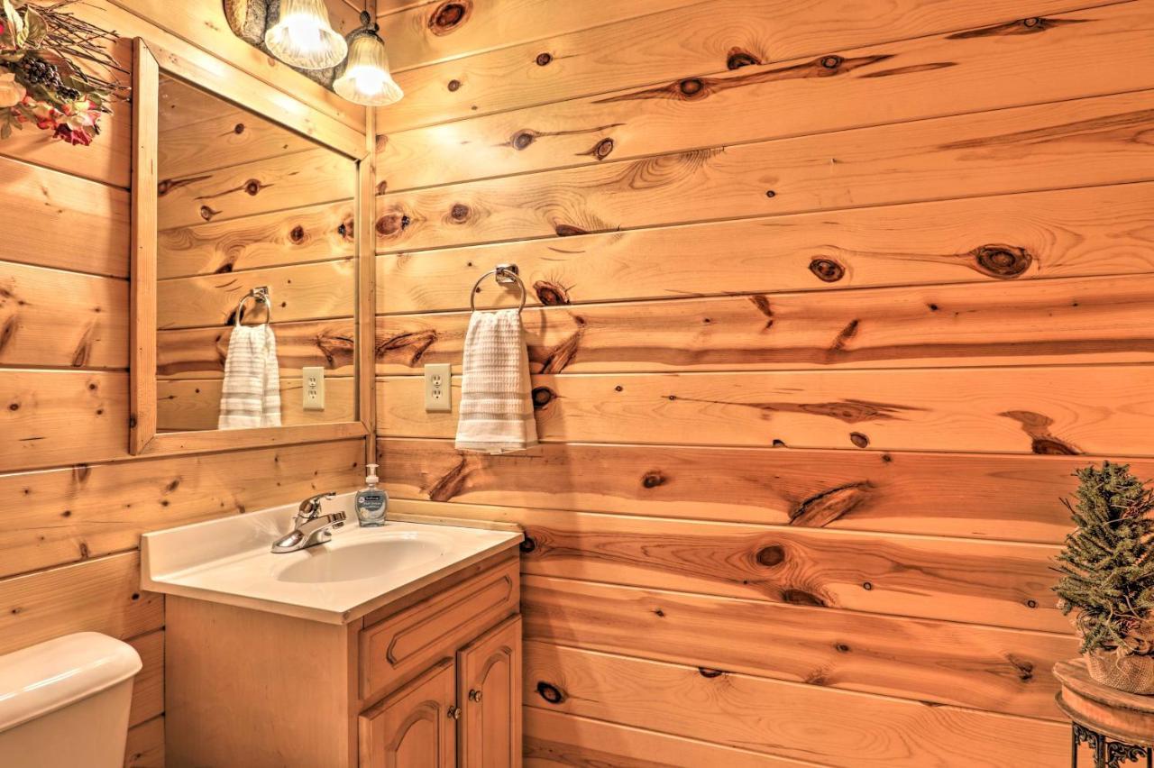 Pigeon Forge Cabin With Games, 1 Mi To Parkway! Екстериор снимка