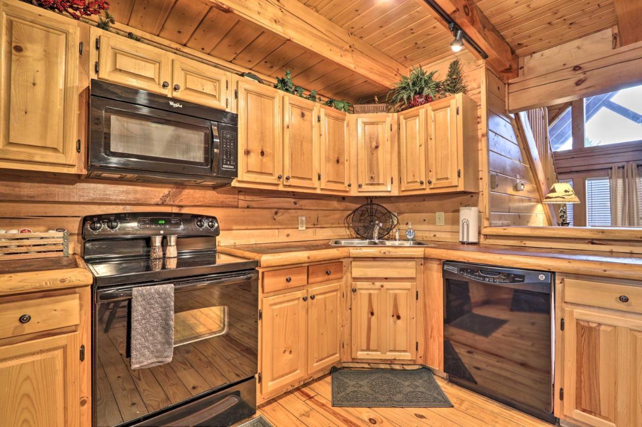 Pigeon Forge Cabin With Games, 1 Mi To Parkway! Екстериор снимка