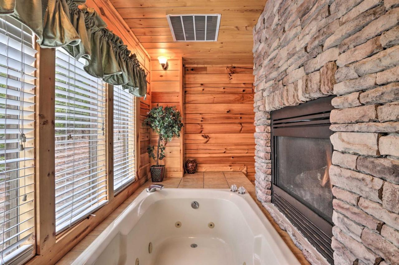 Pigeon Forge Cabin With Games, 1 Mi To Parkway! Екстериор снимка