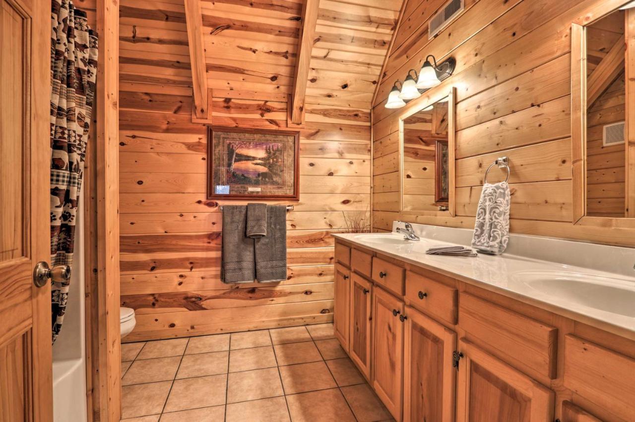 Pigeon Forge Cabin With Games, 1 Mi To Parkway! Екстериор снимка