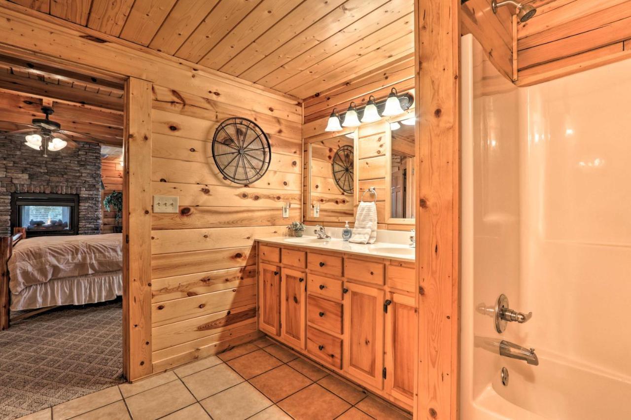 Pigeon Forge Cabin With Games, 1 Mi To Parkway! Екстериор снимка
